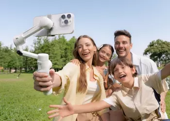 Insta360 Flow 2: стабилизатор за 110 долларов с запуском съемки одним касанием
