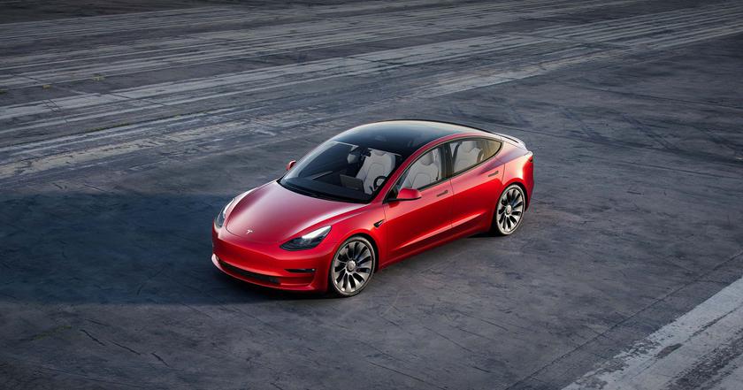 Tesla lancera une version actualisée de la voiture électrique Model 3 en 2023