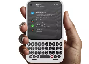 Представлен Clicks Communicator — очередная реинкарнация BlackBerry с физической QWERTY‑клавиатурой и AMOLED-экраном