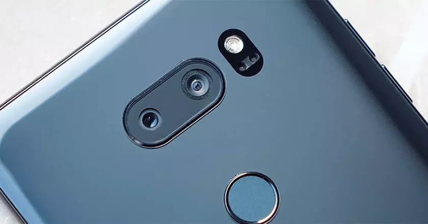 LG V35 ThinQ прошел сертификацию в США и России