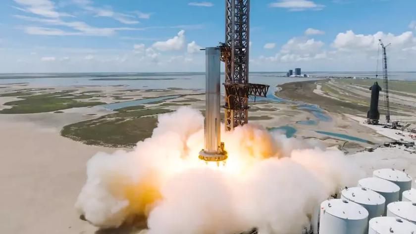 SpaceX уперше випробувала ракетний прискорювач Super Heavy одночасним запуском семи двигунів Raptor