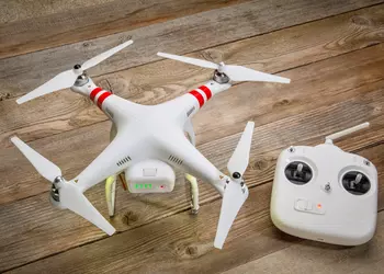 Профессии квадрокоптеров: как дроны меняют нашу жизнь