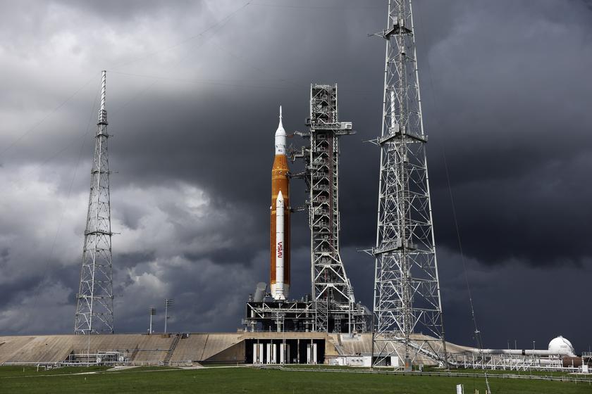 NASA перенесло запуск ракеты Space Launch System и старт лунной миссии Artemis 1 из-за надвигающегося на Флориду шторма