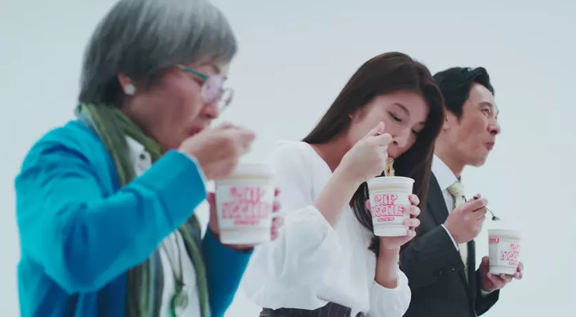 Японцы создали смарт-вилку, которая заглушает чавканье