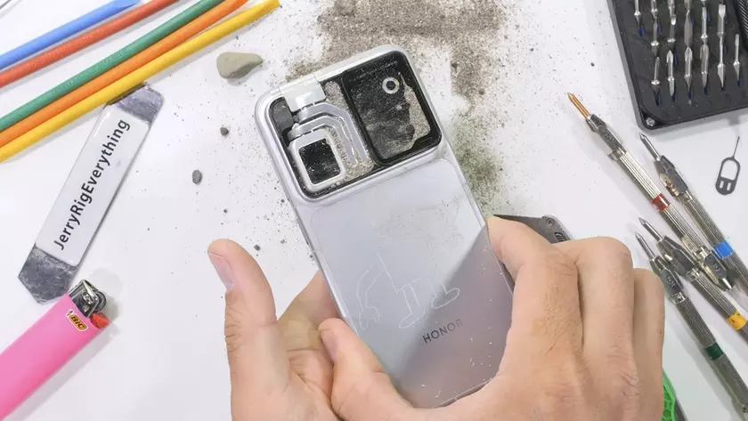Распаковка Honor Robot Phone: Закулисы JerryRigEverything