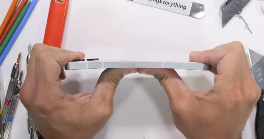 Nothing Phone (2) сразу после официальной презентации прошел экстремальную проверку на прочность