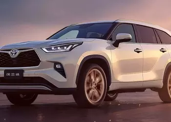 Toyota Highlander в Китае получил большой дисплей и полностью сенсорное управление климат-контролем