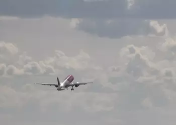 Instagagadget: Airbus A320 взлетает из аэропорта Киев (Жуляны)