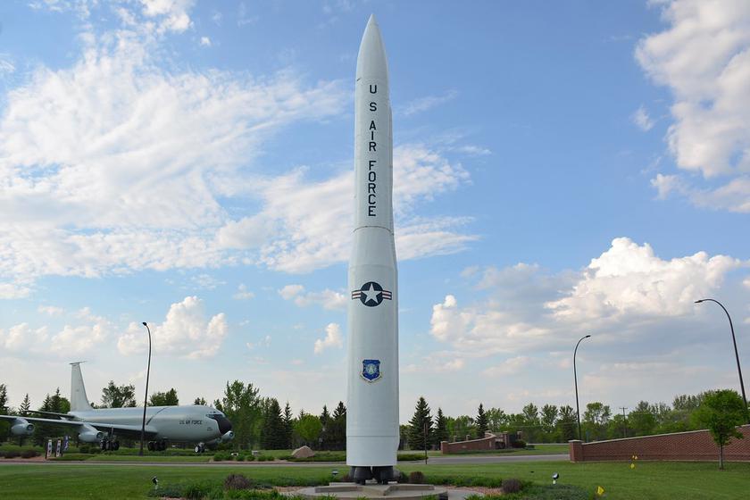 Китай может иметь больше ядерных боеголовок для межконтинентальных баллистических ракет Dongfeng-41, чем США для Minuteman III