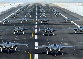 Stany Zjednoczone przeznaczyły ponad 7,6 mld dolarów dodatkowych środków na zakup 129 myśliwców F-35