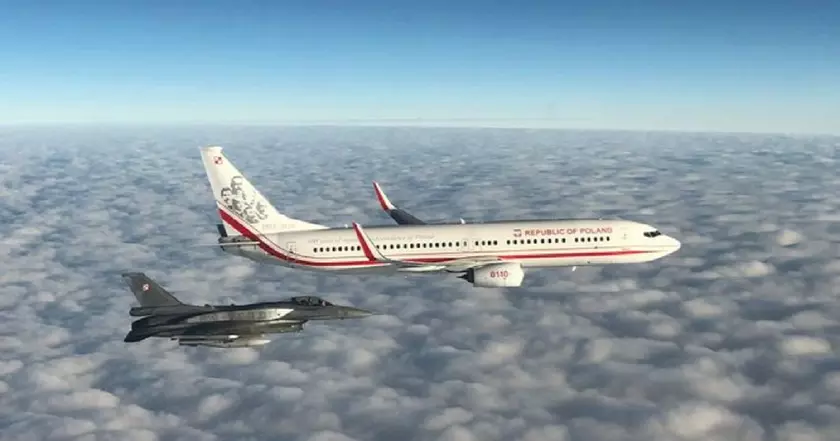 Польские футболисты отправились на Чемпионат мира 2022 в Катар в сопровождении истребителей F-16 Fighting Falcon