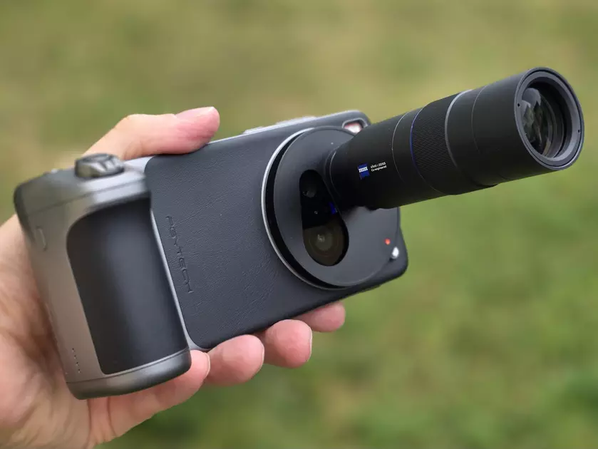 Vivo X300 и X300 Pro получат телеобъектив Zeiss Teleconverter 2.35x kit