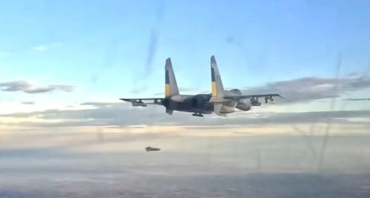 Unikke optagelser: Ukrainske Su-27 jagerfly affyrer ...