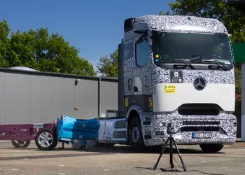 Акумуляторна батарея Mercedes-Benz eActros 600 витримала ...