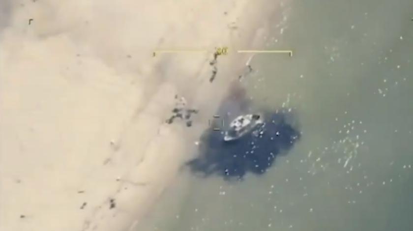 ВМС Украины показали как с помощью Bayraktar TB2 уничтожили российский катер КС-701 «Тунец» во время высадки десанта