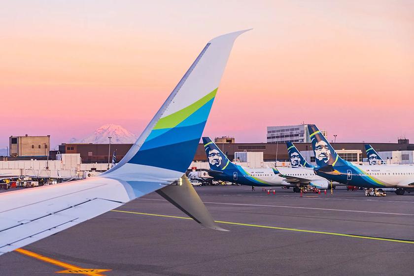 Авиакомпания Alaska Airlines эвакуировала пассажиров самолета после возгорания телефона