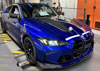 BMW создала уникальный M4 CS в честь чемпиона по мотогонкам Валентино Росси