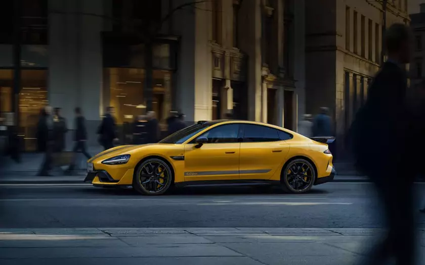 Xiaomi SU7 Ultra: революция в мире электрических суперседанов с запасом хода 620 км