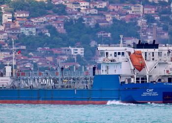 Морской беспилотник с 450 кг тротила протаранил российский нефтяной танкер SIG, обеспечивающий армию россии топливом