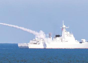 В Китае на воду спущен эсминец класса Type 052DL с самой большой в мире системой вертикального пуска для гиперзвуковых противокорабельных ракет YJ-21