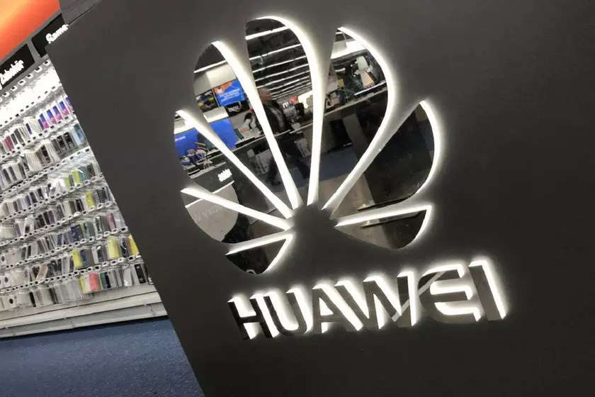 «Эй, Apple, мы лучшие!»: Twitter Huawei взломали, чтобы написать оскорбления