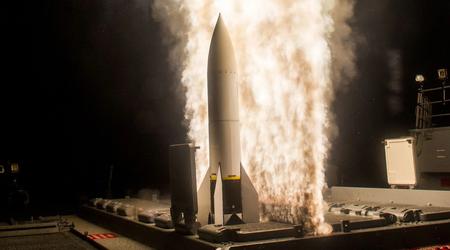 Republikanerne avviser flerårig finansiering av kjøp av Standard Missile 6-missilavskjæringsmissiler og AIM-120 AMRAAM-flymissiler.