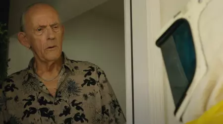 DeLorean a engagé Christopher Lloyd pour une vidéo de promotion de la capsule temporelle : pourquoi cette nouvelle n'intéresse que le monde des crypto-monnaies ?