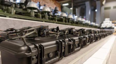 Poroshenko hands over 3,140 drones (Mavic 3 and Molfar) and 50 Shatro multi-band electronic warfare dome stations to the Armed Forces (photo)