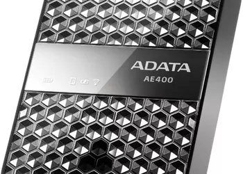 ADATA выпустила Wi-Fi кардридер и портативное зарядное устройство в одном лице
