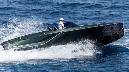 The Frauscher x Porsche 850 Fantom electric boat with Porsche Macan technology sets a speed record