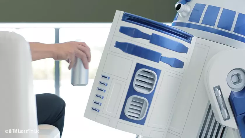 Передвижной холодильник с проектором в виде R2-D2 в натуральную величину