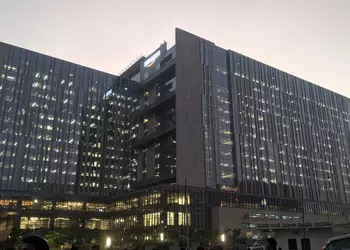  Amazon увольняет сотни сотрудников в Европе: под ударом программисты