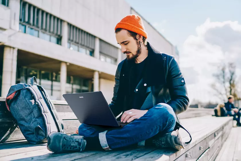 Acer ENDURO Urban N3 уже в Украине: тонкий и легкий ноутбук с защитой по военному стандарту MIL-STD 810H и IP53 за 19 799 грн