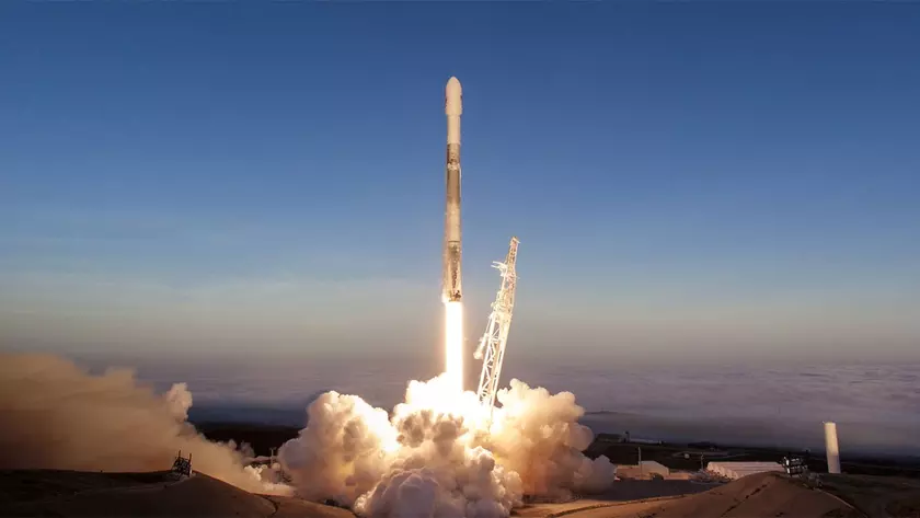 Старт ракеты Falcon 9 с мыса Канаверал