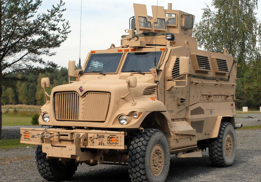 Die AFU setzt moderne amerikanische gepanzerte Fahrzeuge International MaxxPro