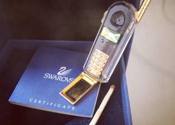 Instagagadget: Свой мобильный телефон выпускала и компания Swarovski