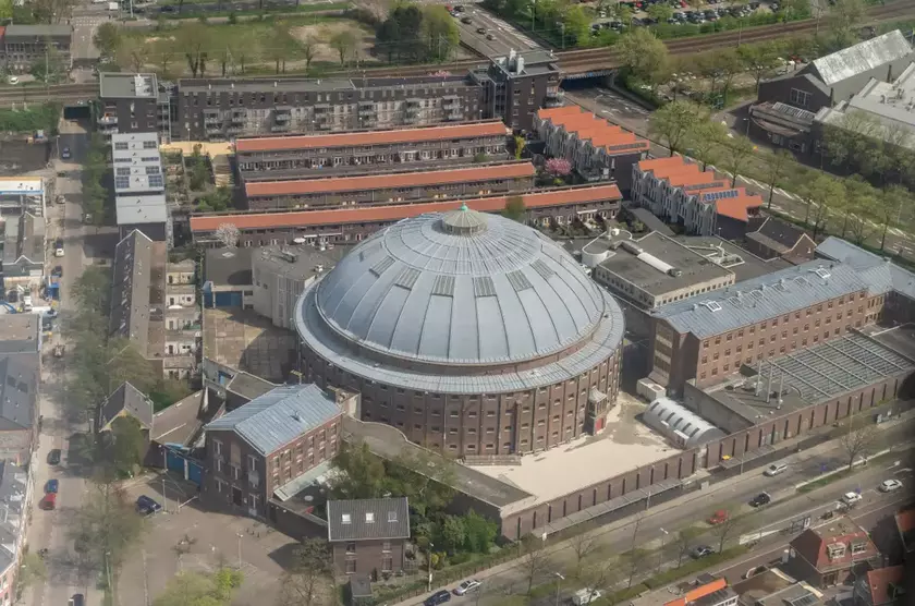 Amazon превратила бывшую нидерландскую тюрьму де Копель в офисный комплекс