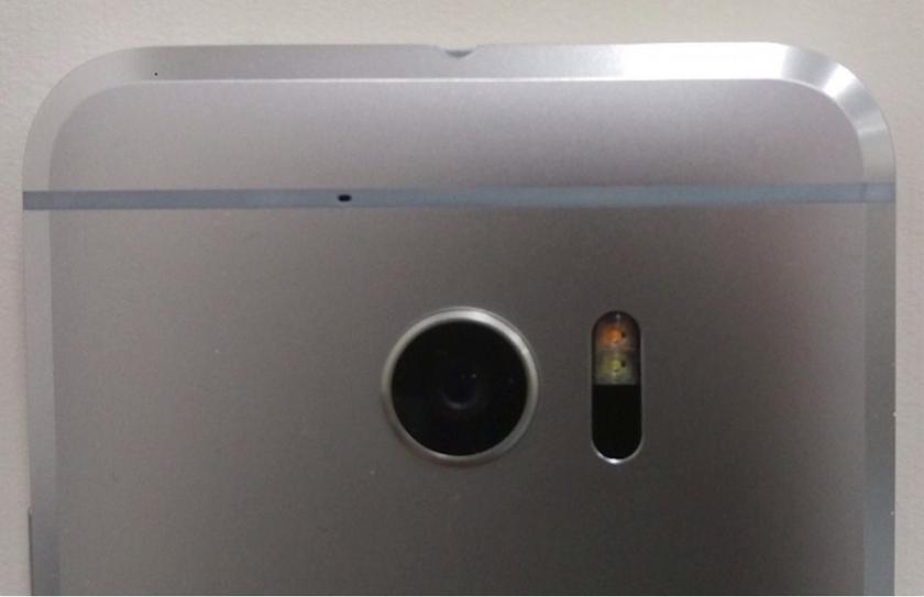 Основная камера HTC One M10 крупным планом