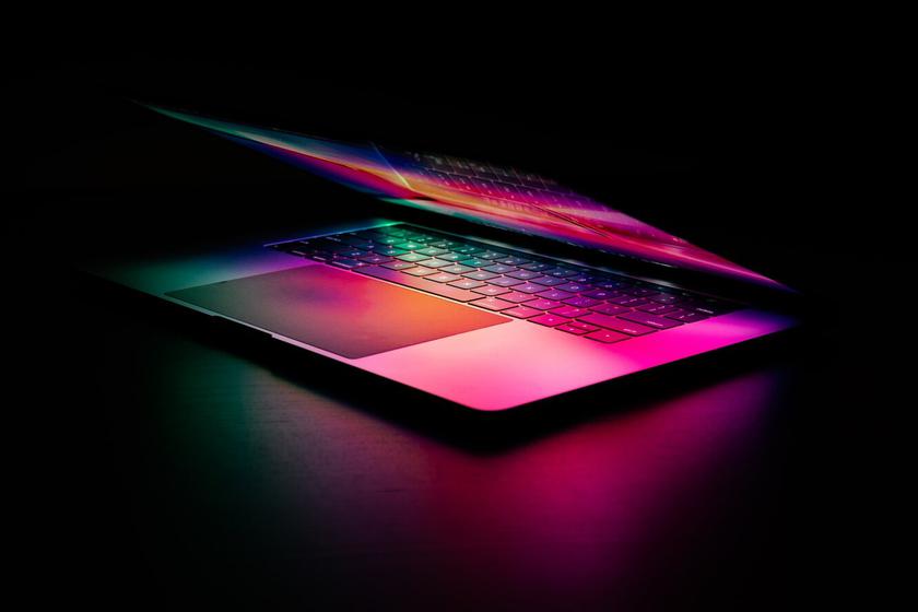 Очумелые ручки: ноутбук MacBook Pro с механической клавиатурой Mechgic Keyboard — не закрывается, зато с подсветкой