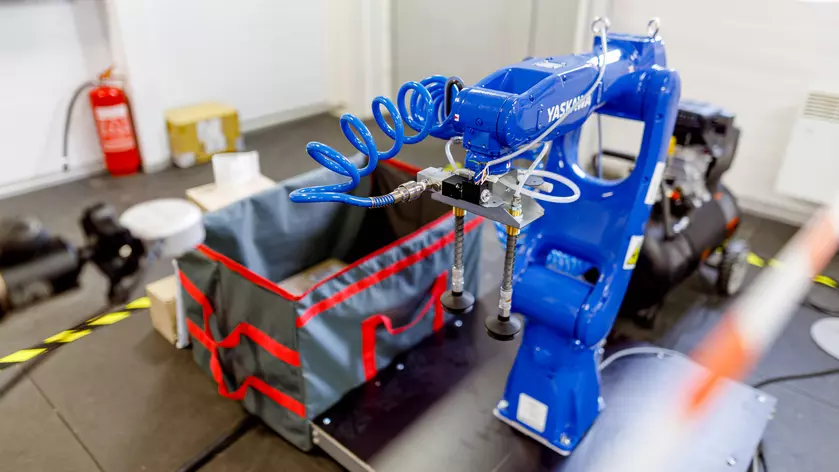 «Новая почта» представила робота для выкладки посылок