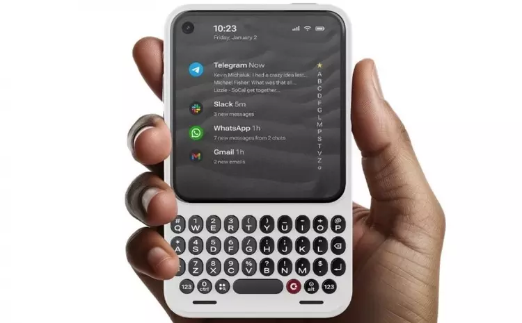 Clicks представила собственный смартфон с физической клавиатурой