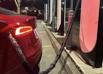 Tesla вводит антивандальную защиту на станциях Supercharger