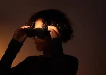 Sol Reader: an unusual e-book reader in the form of glasses with E Ink displays instead of glasses