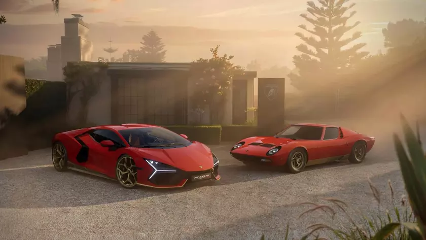 Суперкар Lamborghini Revuelto Miura 60 Homage