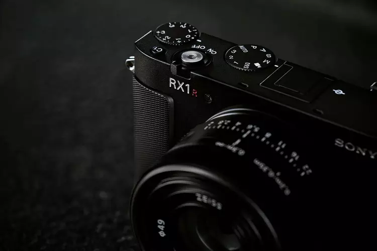 61 мегапиксель в кармане: новая полнокадровая Sony RX1R III уже в Украине