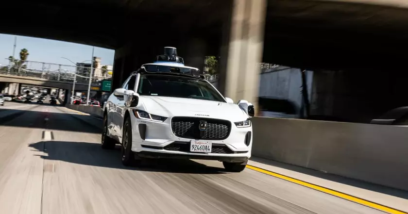 Waymo безпілотне таксі