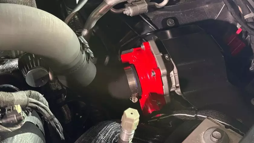 Прототип Jeep Grand Cherokee с системой eBoost Air
