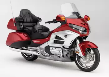 Honda выпускает первый мотоцикл с поддержкой музыкальной системы Apple CarPlay