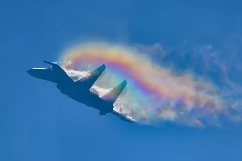 Китайский самолёт со скоростью 13 580 км/ч за 8 секунд уничтожил истребитель F-35 в виртуальном бою