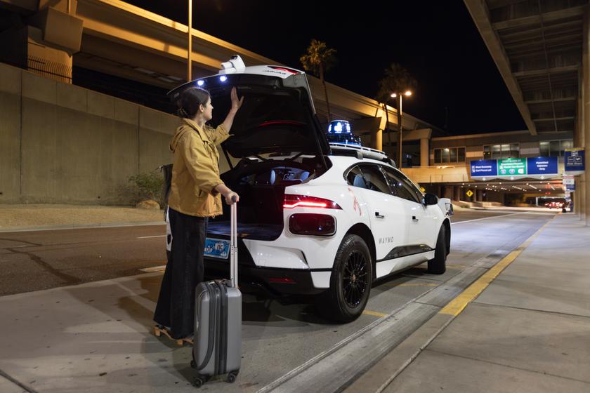 Waymo Launches Robotaxi Service At Phoenix Airport | Gagadget.com